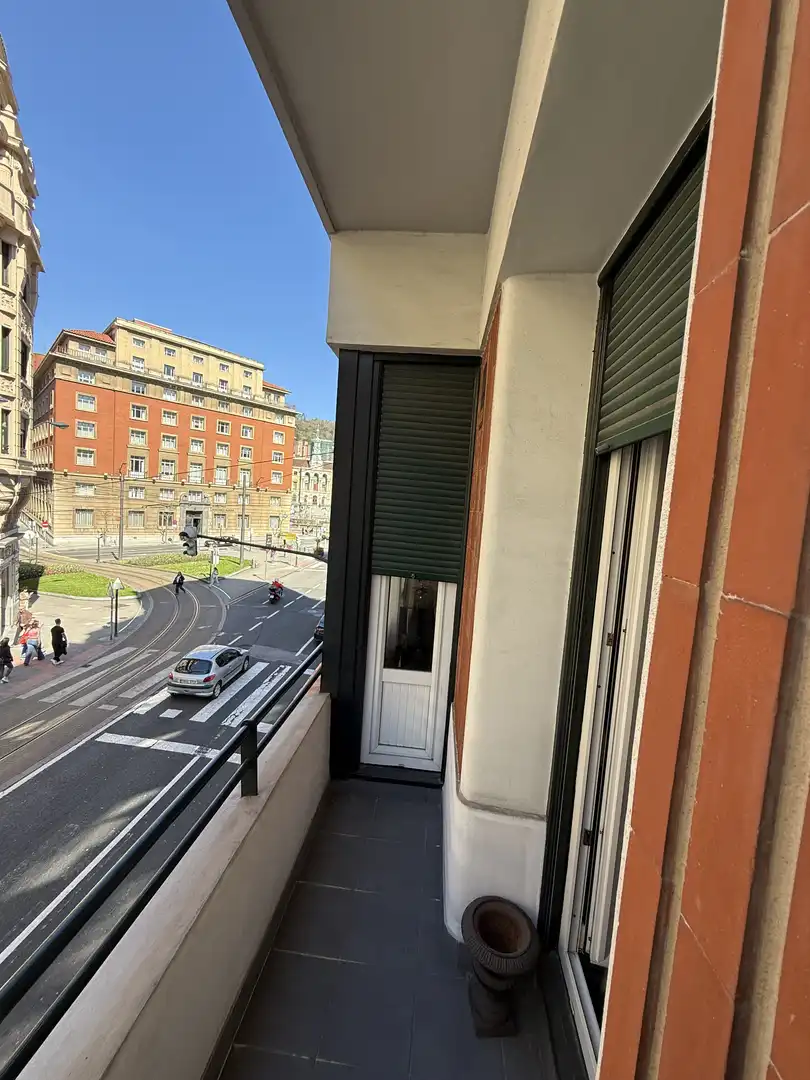 Wohnung zum Verkauf in Villarías Kalea, 8, Plaza Circular Terrasse von Wohnung zum Verkauf in Bilbao mit Balkon