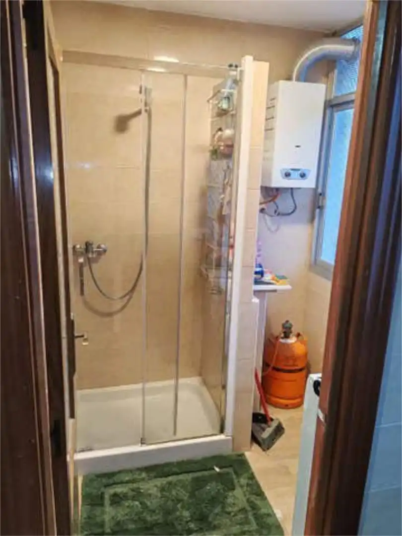 Wohnung zur Miete in Ciudad de Asís Badezimmer von Wohnung zur Miete in Alicante / Alacant mit Möbliert