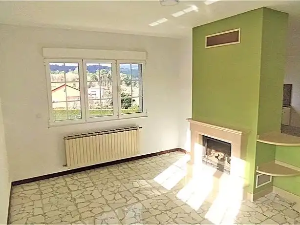 Casa o chalet en venta en AC-550, 6, Noia Sala de estar de Casa o chalet en venta en Noia con Calefacción, Jardín privado y Parquet