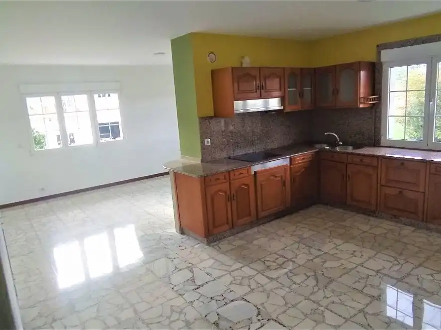 Casa o chalet en venta en AC-550, 6, Noia Cocina de Casa o chalet en venta en Noia con Calefacción, Jardín privado y Parquet