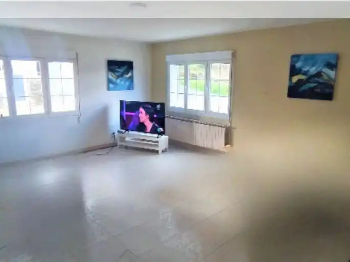 Casa o chalet en venta en AC-550, 6, Noia Sala de estar de Casa o chalet en venta en Noia con Calefacción, Jardín privado y Parquet
