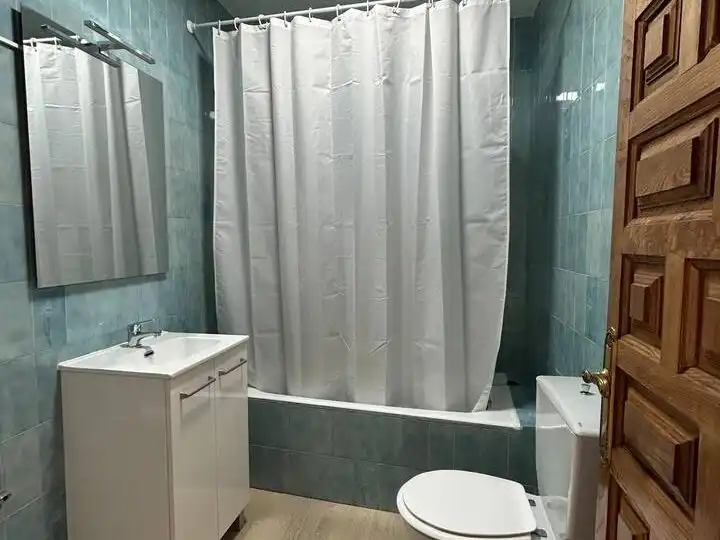 Wohnung zur Miete in Calle Honda, 7, Vitigudino Badezimmer von Wohnung zur Miete in Vitigudino mit Heizung und Möbliert