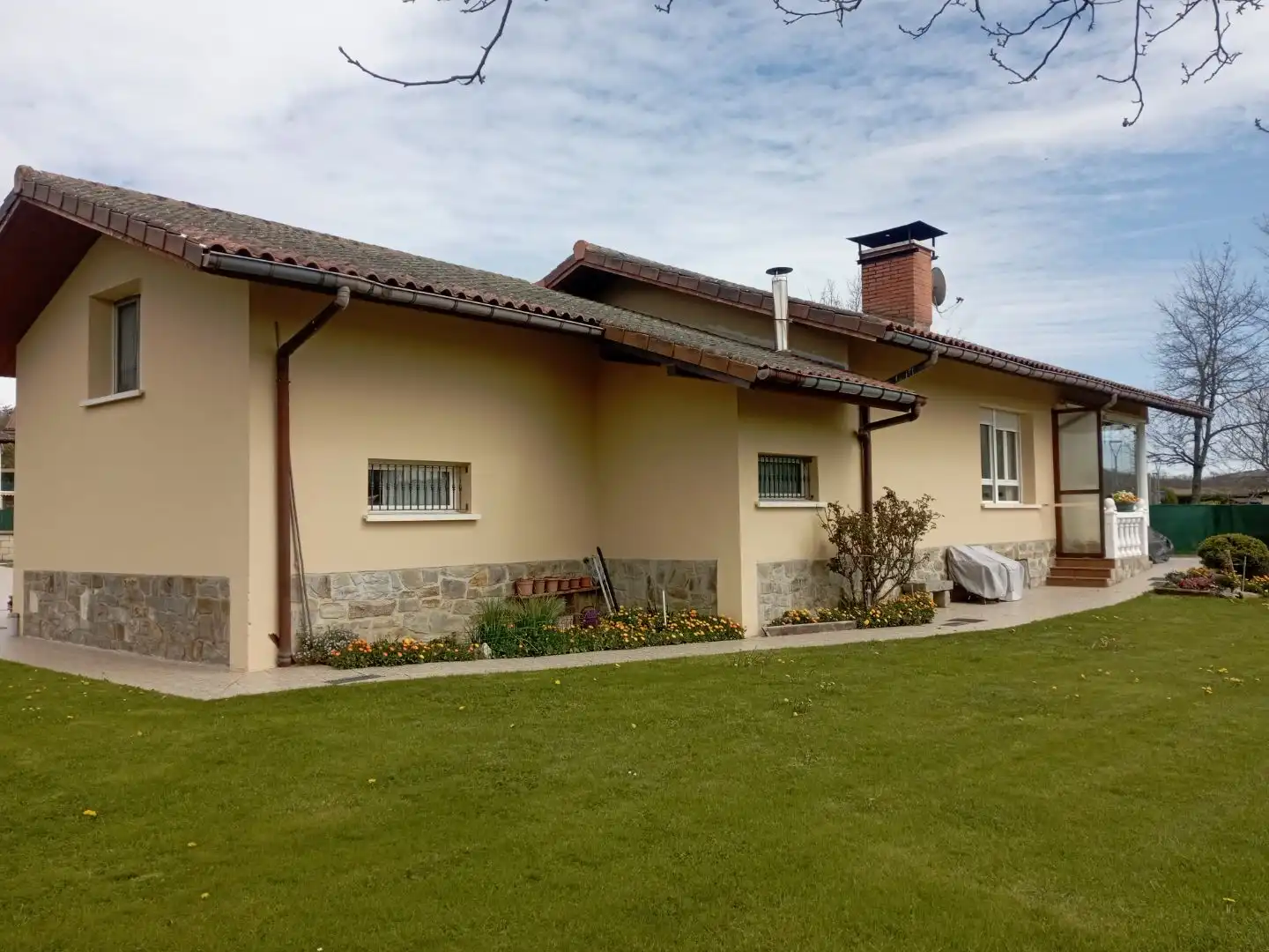 Casa o chalet en venta en Carretera Guillerna - Bitoriano, 3, Zuia Vista exterior de Casa o chalet en venta en Zuia con Terraza y Balcón