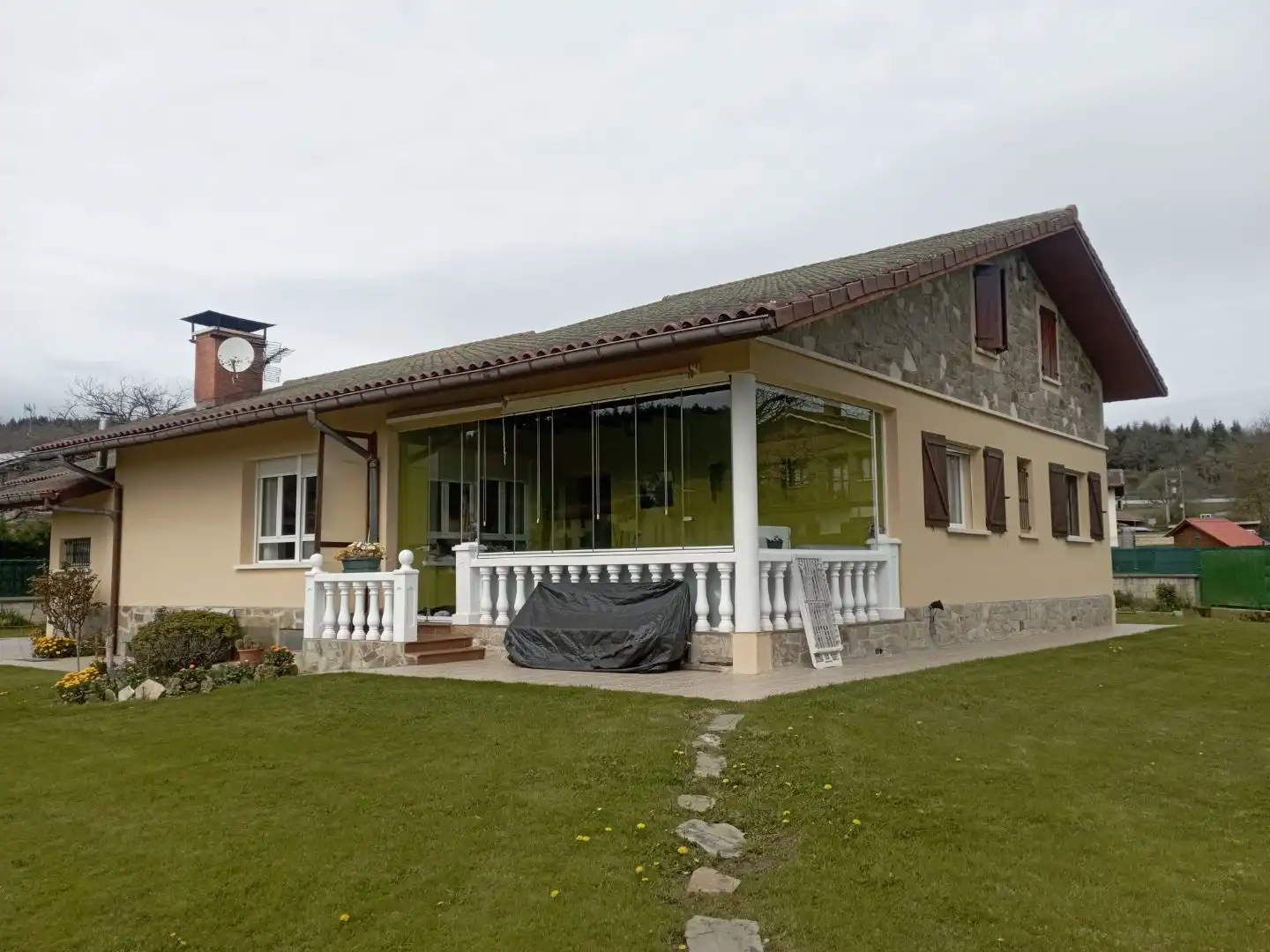 Casa o chalet en venta en Carretera Guillerna - Bitoriano, 3, Zuia Vista exterior de Casa o chalet en venta en Zuia con Terraza y Balcón