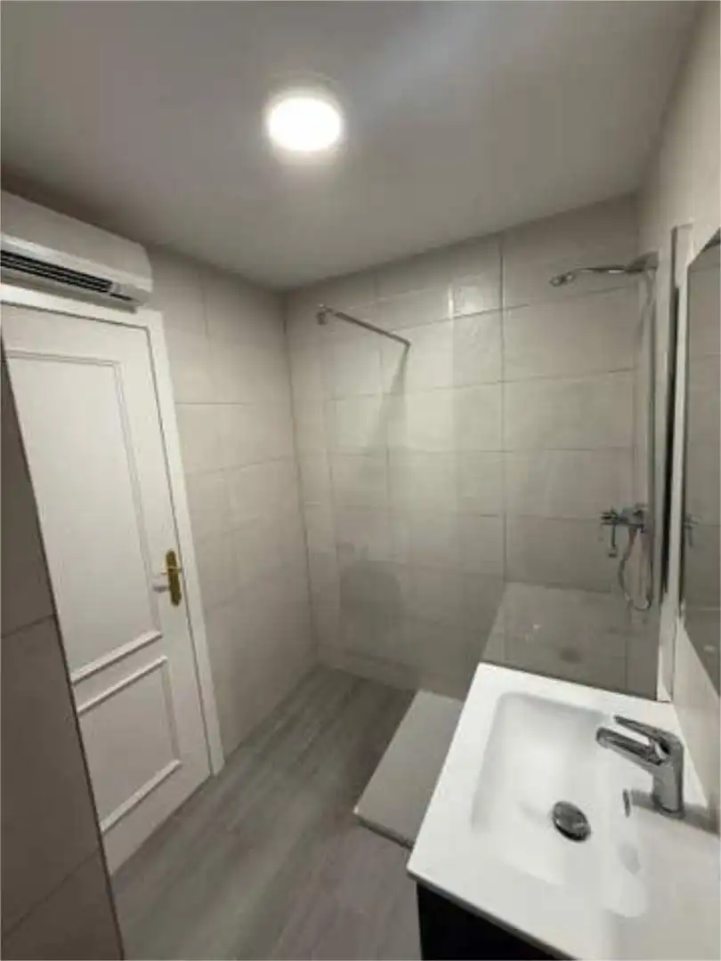 Flat for rent in El Perchel Bathroom of Flat for rent in Ciudad Real with Heating, Terrace and Furnished