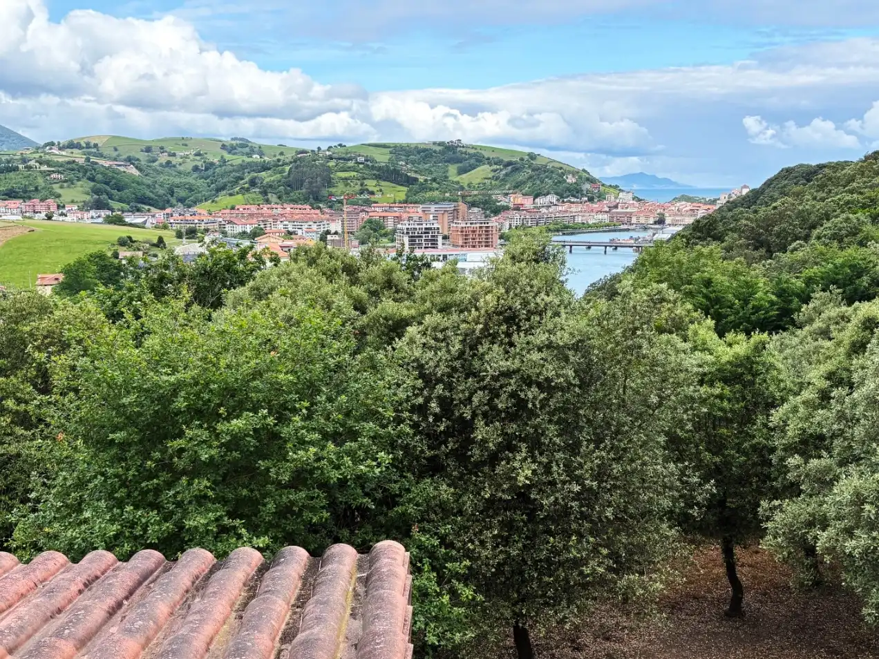 Piso en venta en GI-3811, 6, Zumaia Vista exterior de Piso en venta en Zumaia con Calefacción, Jardín privado y Terraza