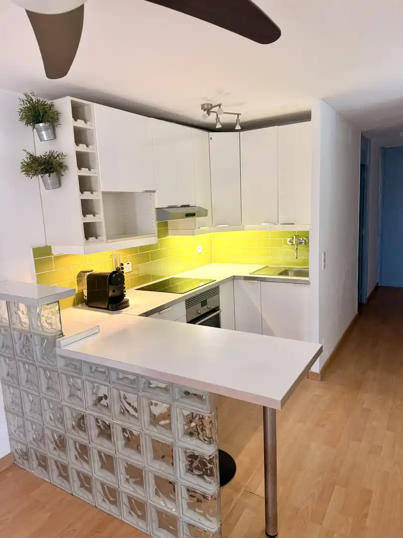 Piso en venta en Avinguda d'Emerencià Roig i Raventós, 16, Aiguadolç - Sant Sebastià Cocina de Piso en venta en Sitges con Jardín privado, Parquet y Piscina