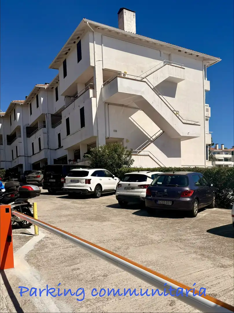 Piso en venta en Avinguda d'Emerencià Roig i Raventós, 16, Aiguadolç - Sant Sebastià Parking de Piso en venta en Sitges con Jardín privado, Parquet y Piscina