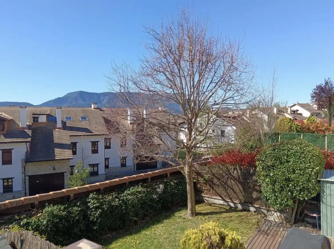 Außenansicht von Wohnung zum Verkauf in Jaca mit Klimaanlage, Heizung und Parkett