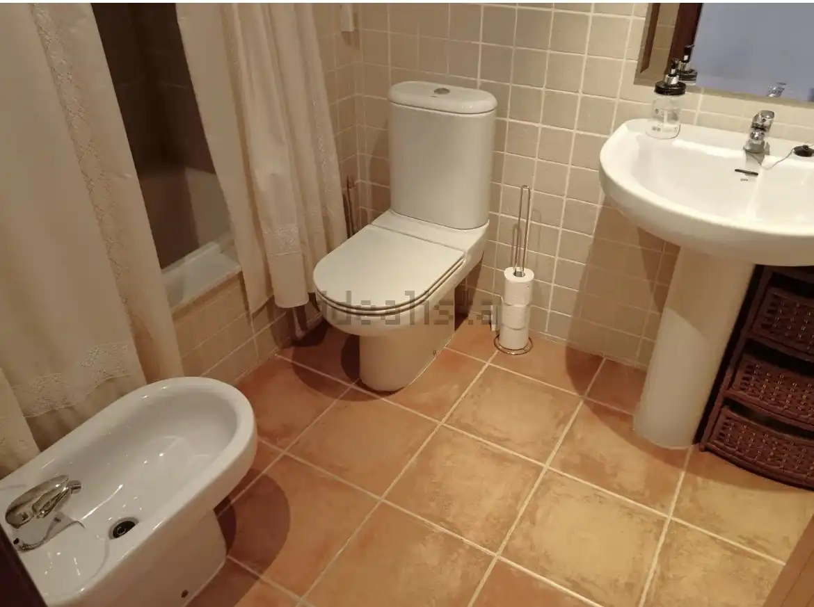 Badezimmer von Wohnung zum Verkauf in Jaca mit Klimaanlage, Heizung und Parkett
