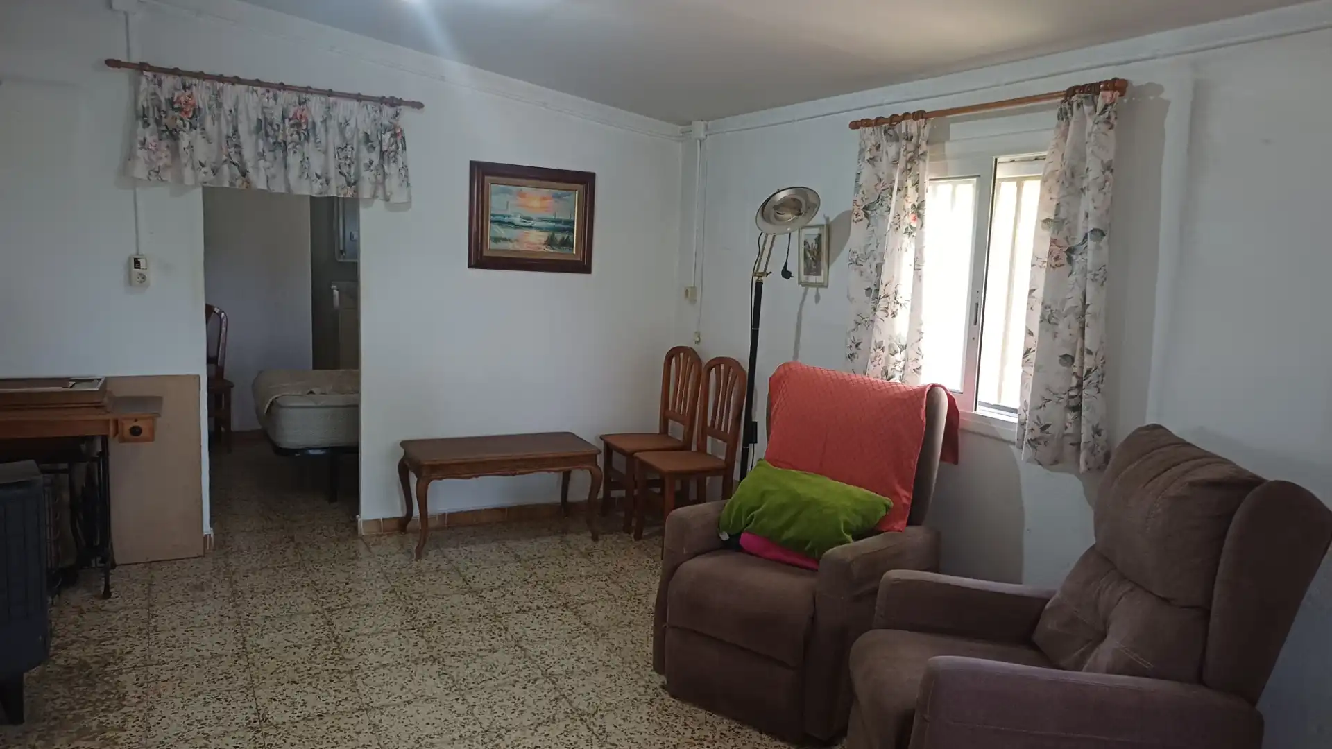 Casa o xalet en venda a Urbanitzacio Montanya Rodona, 12, Subirats Sala d'estar de Casa o xalet en venda en Subirats amb Jardí privat, Traster i Moblat