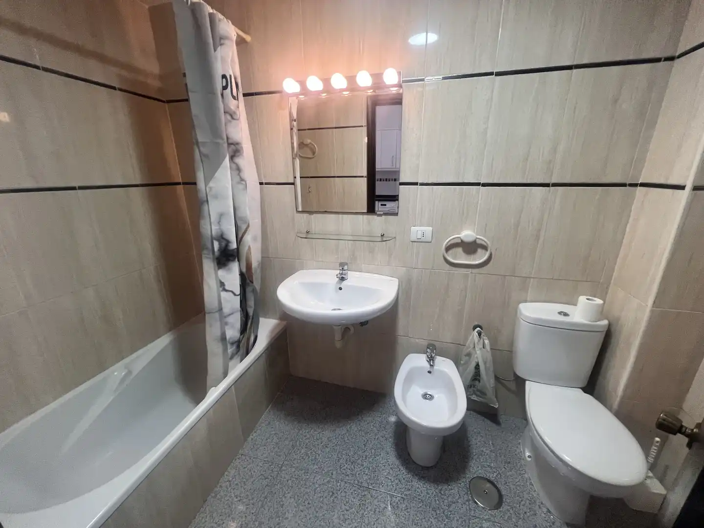 Piso de alquiler en Calle Fernando Guanarteme, 34, Santa Catalina - Canteras Baño de Piso de alquiler en Las Palmas de Gran Canaria con Amueblado y Balcón