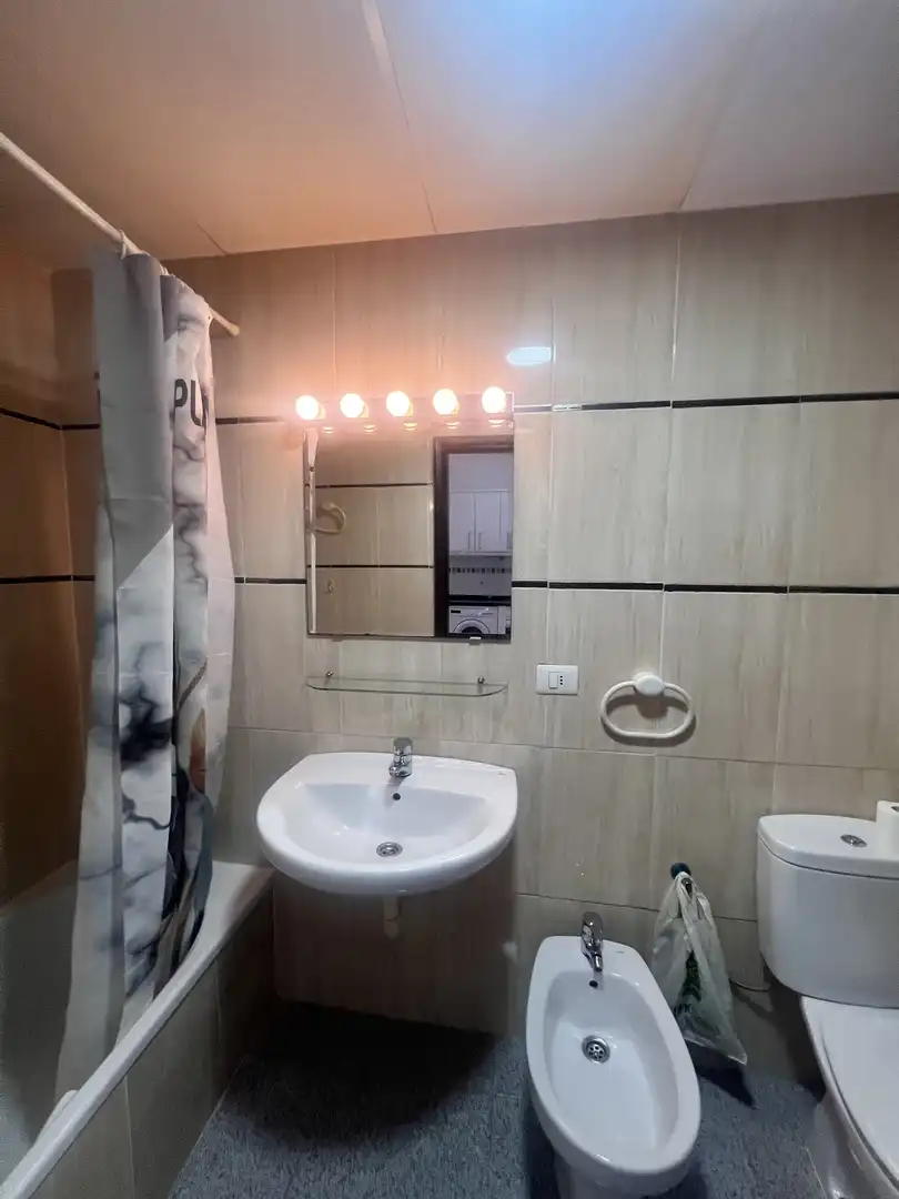 Piso de alquiler en Calle Fernando Guanarteme, 34, Santa Catalina - Canteras Baño de Piso de alquiler en Las Palmas de Gran Canaria con Amueblado y Balcón