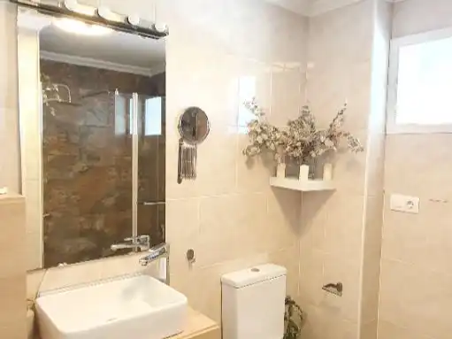 Flat for rent in Calle Gallega de la Moneda, 6, San Pablo Bathroom of Flat for rent in Sevilla with Air Conditioner, Heating and Parquet flooring