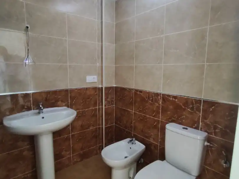 Piso en venta en Calle Sevilla, 1, Ceutí Baño de Piso en venta en Ceutí con Terraza, Trastero y Videoportero