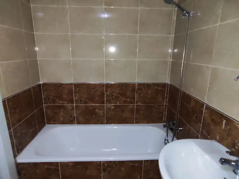 Piso en venta en Calle Sevilla, 1, Ceutí Baño de Piso en venta en Ceutí con Terraza, Trastero y Videoportero
