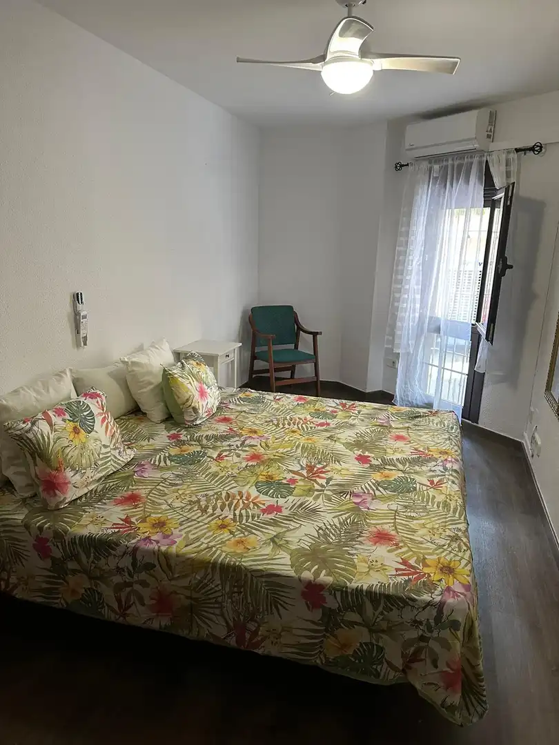 Schlafzimmer von Wohnung zur Miete in  Cádiz Capital mit Klimaanlage und Balkon