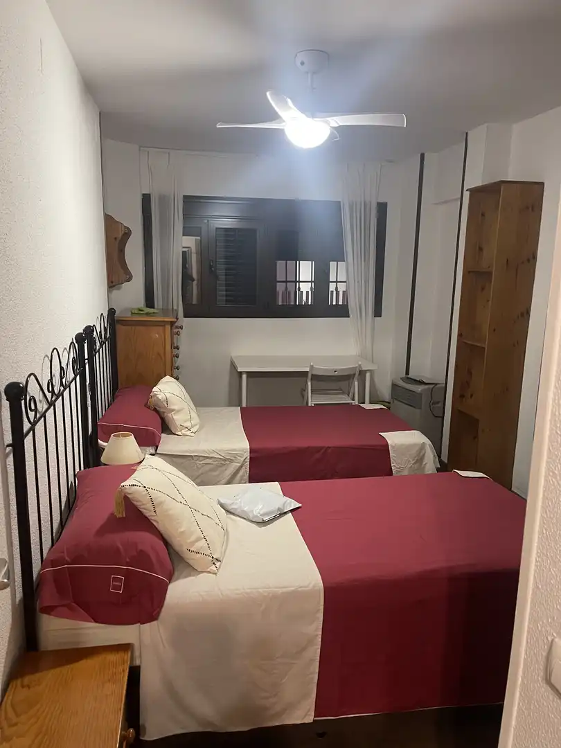 Schlafzimmer von Wohnung zur Miete in  Cádiz Capital mit Klimaanlage und Balkon