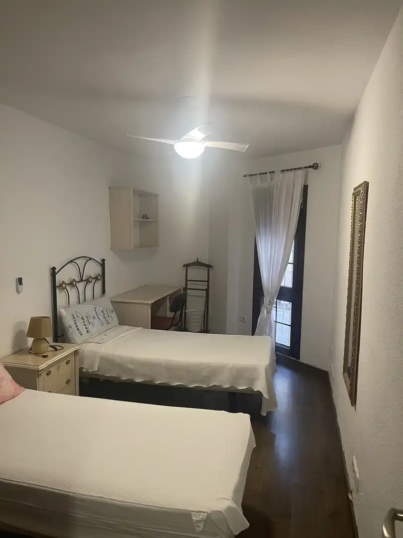 Schlafzimmer von Wohnung zur Miete in  Cádiz Capital mit Klimaanlage und Balkon
