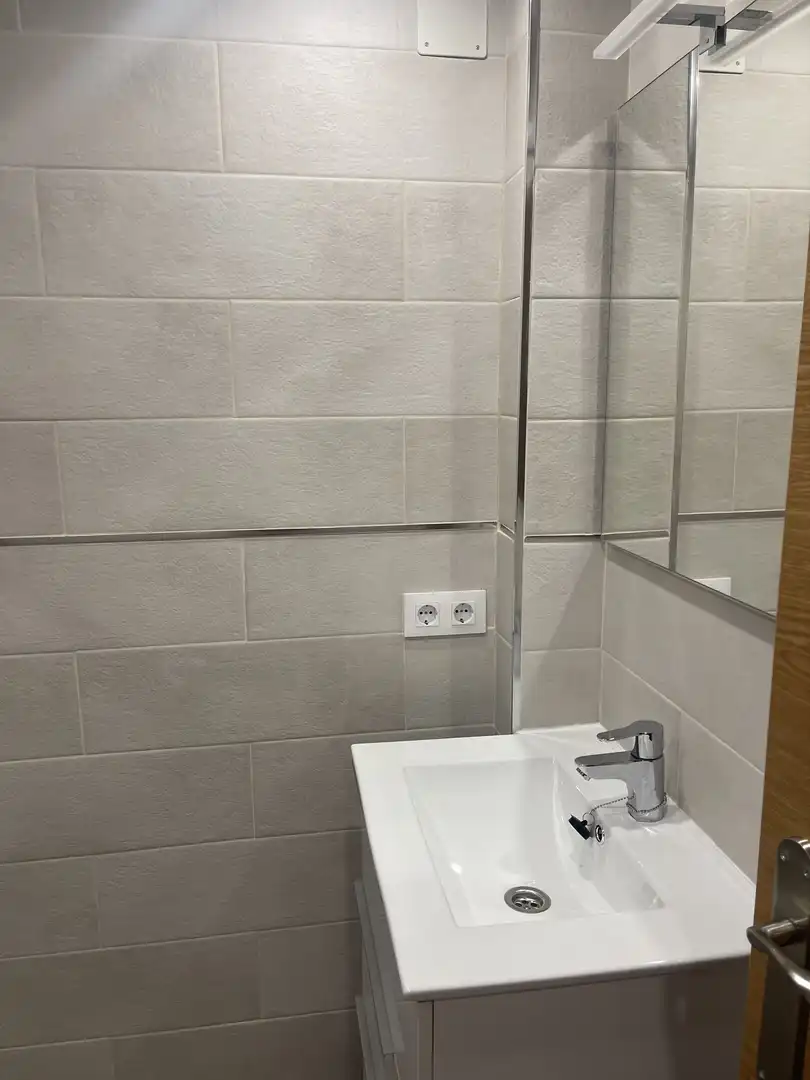 Badezimmer von Wohnung zur Miete in  Cádiz Capital mit Klimaanlage und Balkon