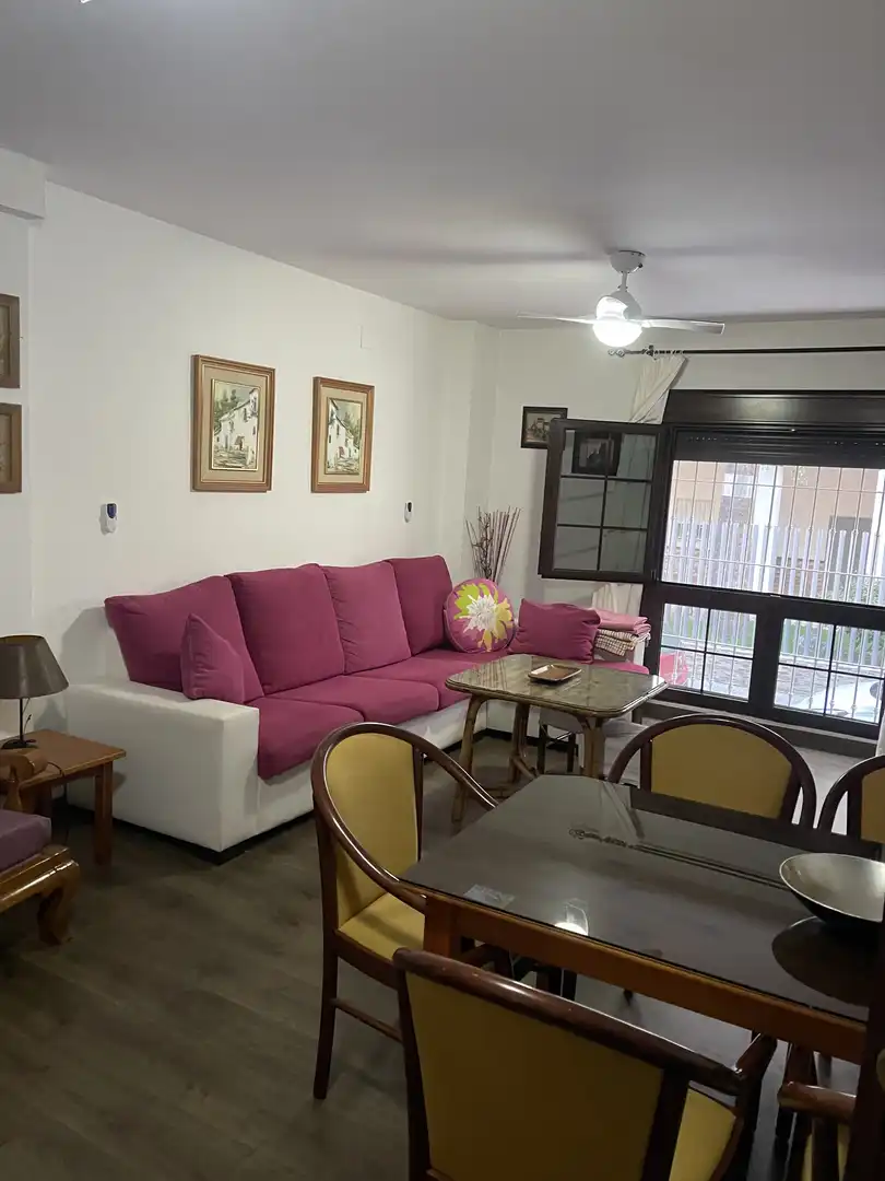 Wohnzimmer von Wohnung zur Miete in  Cádiz Capital mit Klimaanlage und Balkon