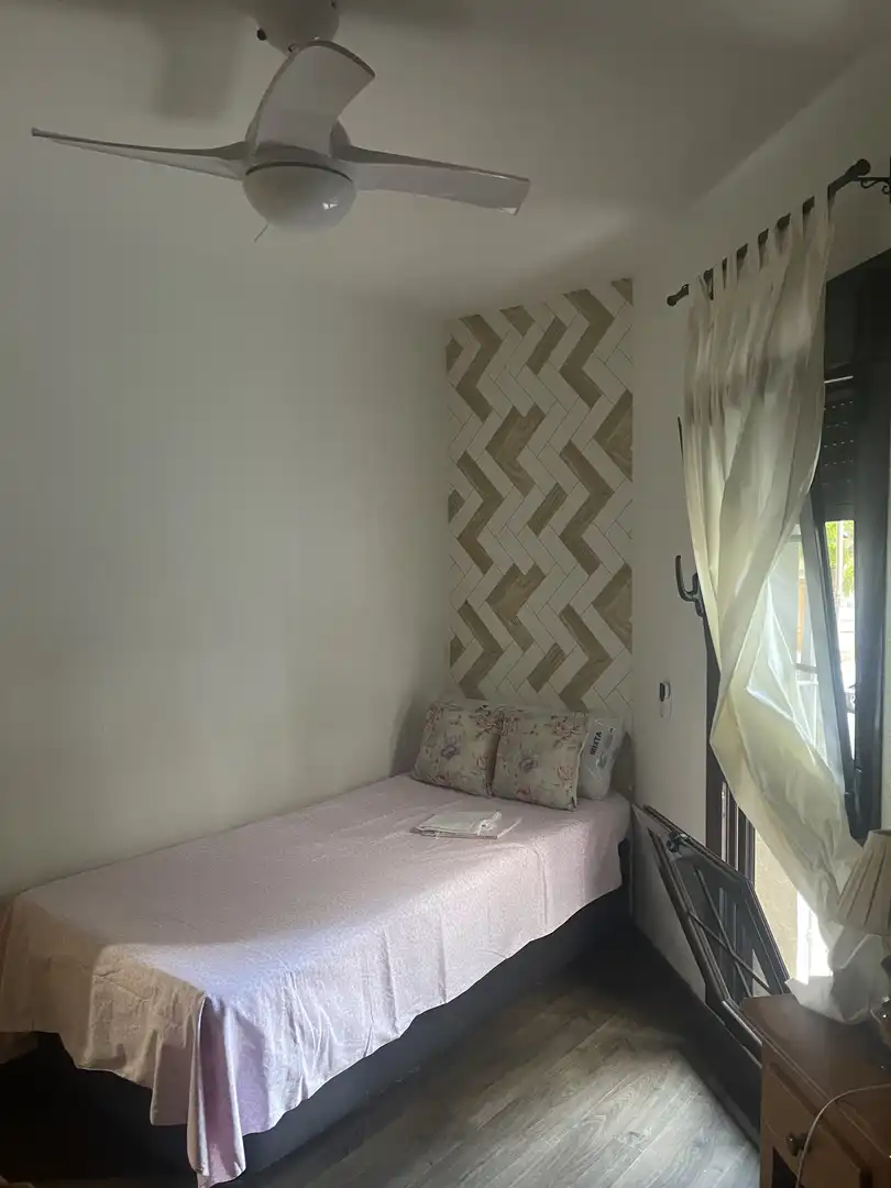 Schlafzimmer von Wohnung zur Miete in  Cádiz Capital mit Klimaanlage und Balkon