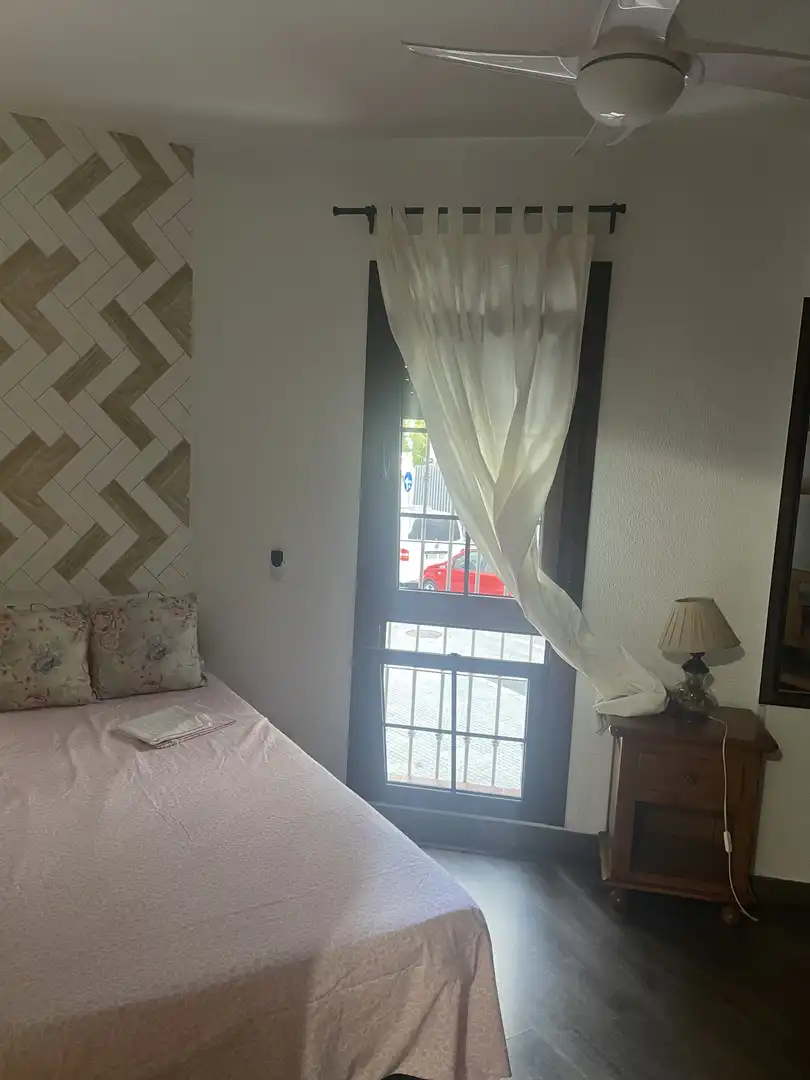 Schlafzimmer von Wohnung zur Miete in  Cádiz Capital mit Klimaanlage und Balkon