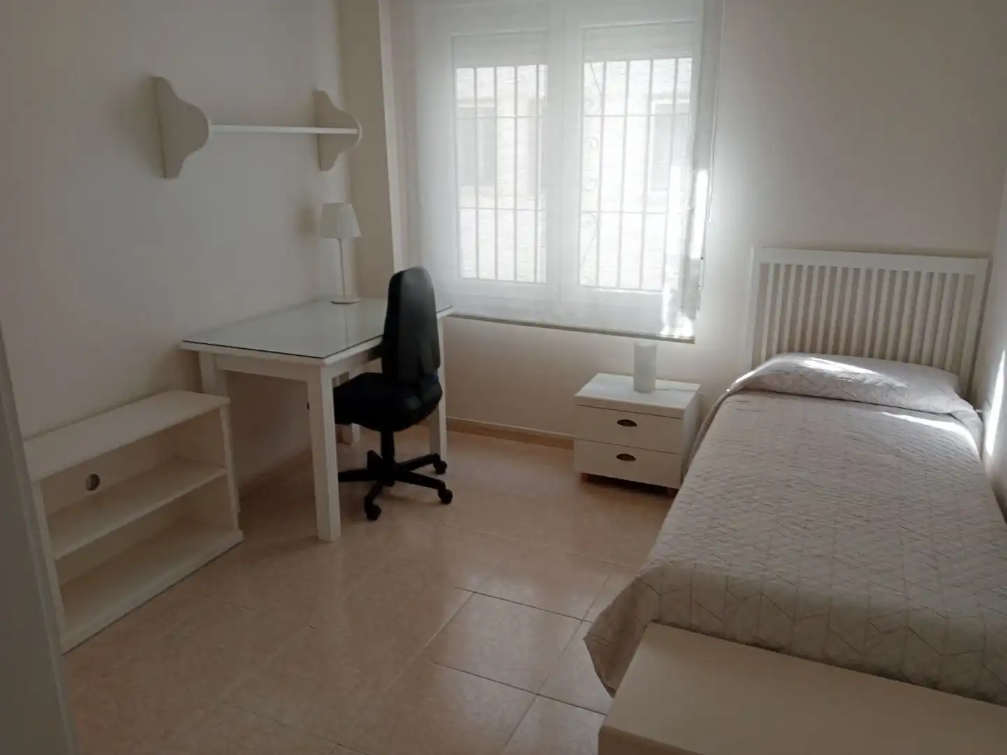 Bedroom of Flat for rent in Granada  with Air Conditioner, Heating and Furnished