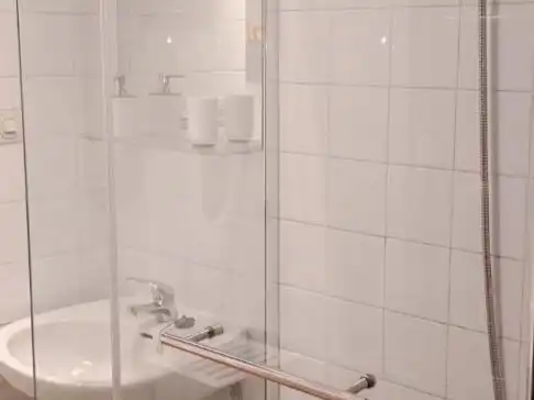 Flat for rent in Plaza San Marcos, 1, Feria Bathroom of Flat for rent in Sevilla with Air Conditioner and Furnished