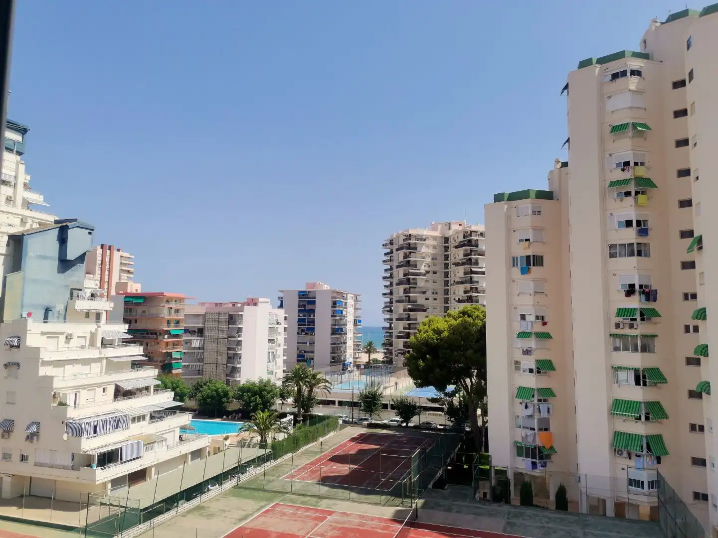 Apartamento en venta en Carrer de Menorca, 23, Playa de Gandia Vista exterior de Apartamento en venta en Gandia con Aire acondicionado