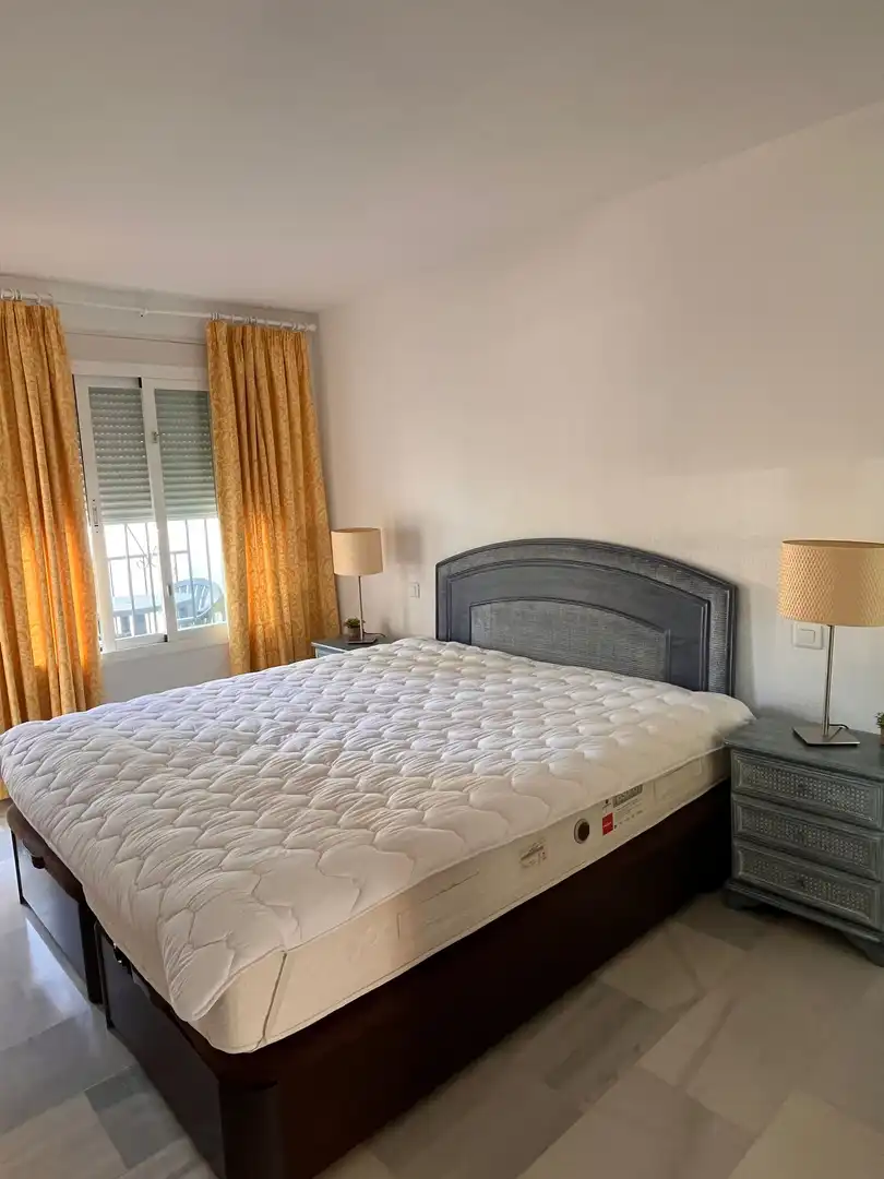 Piso de alquiler en Avenida de Francia, 2, Mijas Golf Habitación de Piso de alquiler en Mijas con Aire acondicionado, Calefacción y Jardín privado