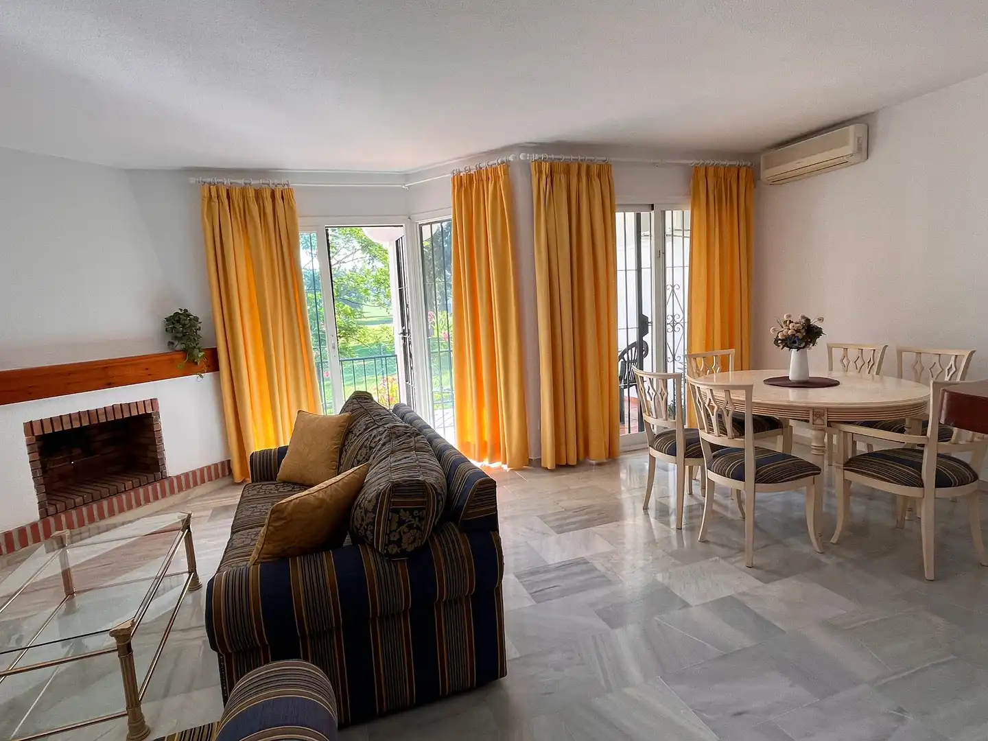 Piso de alquiler en Avenida de Francia, 2, Mijas Golf Sala de estar de Piso de alquiler en Mijas con Aire acondicionado, Calefacción y Jardín privado