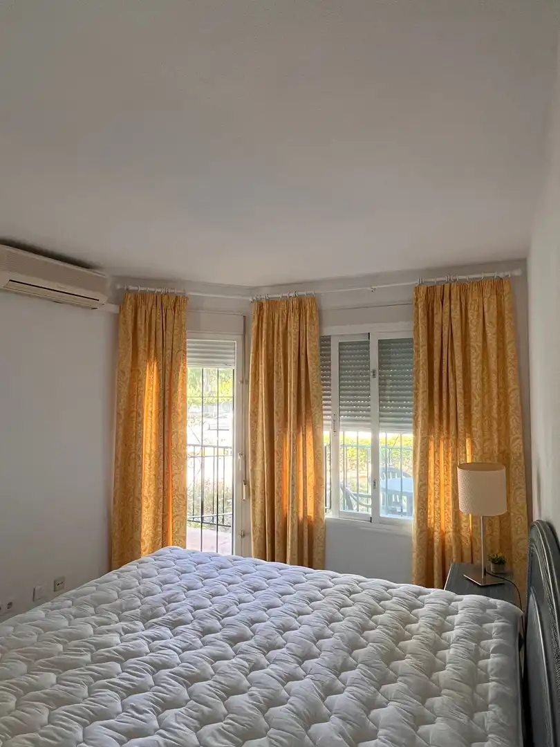 Piso de alquiler en Avenida de Francia, 2, Mijas Golf Habitación de Piso de alquiler en Mijas con Aire acondicionado, Calefacción y Jardín privado