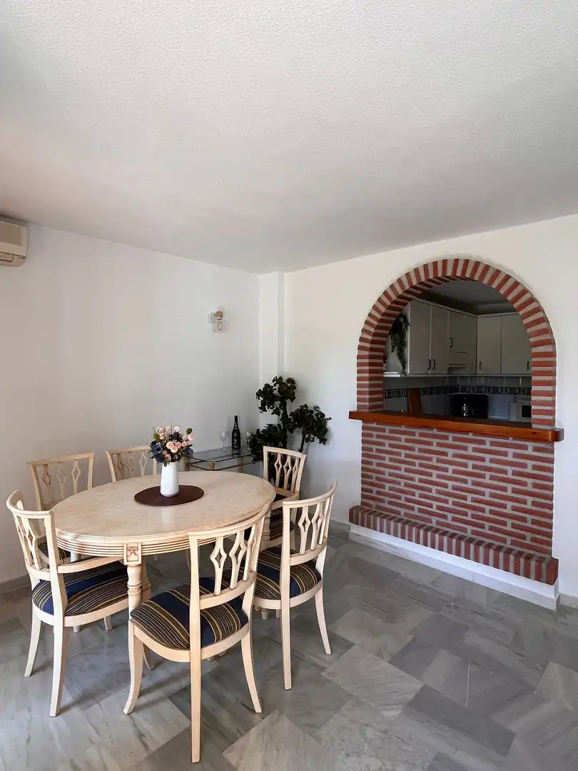 Piso de alquiler en Avenida de Francia, 2, Mijas Golf Comedor de Piso de alquiler en Mijas con Aire acondicionado, Calefacción y Jardín privado