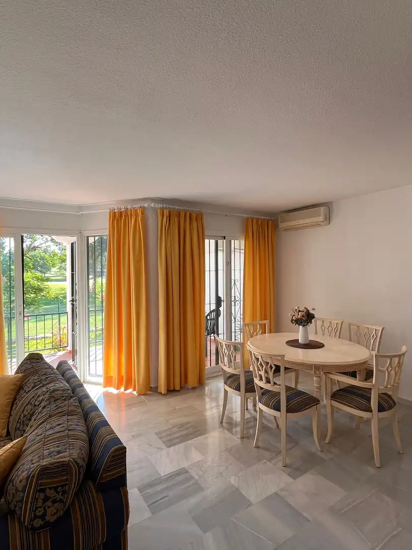 Piso de alquiler en Avenida de Francia, 2, Mijas Golf Comedor de Piso de alquiler en Mijas con Aire acondicionado, Calefacción y Jardín privado