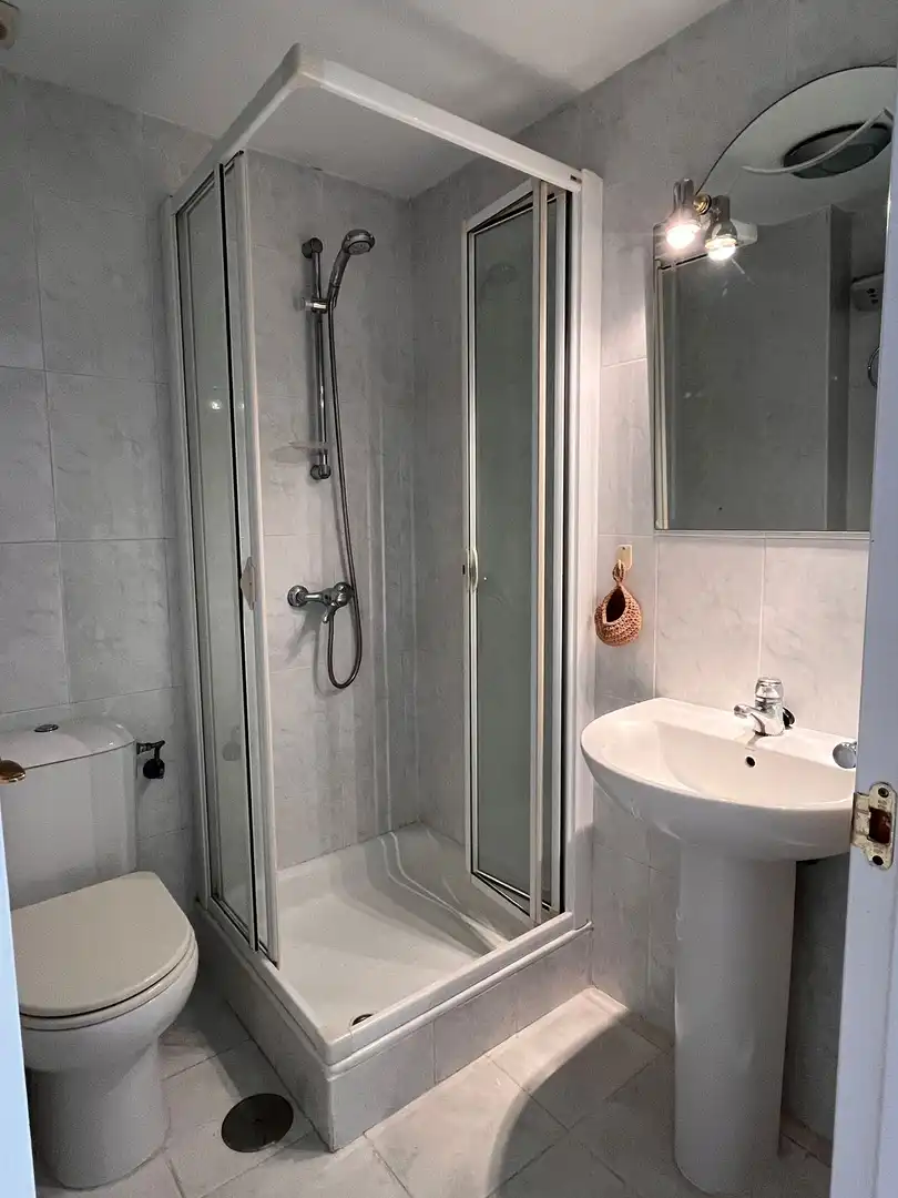 Piso de alquiler en Avenida de Francia, 2, Mijas Golf Baño de Piso de alquiler en Mijas con Aire acondicionado, Calefacción y Jardín privado