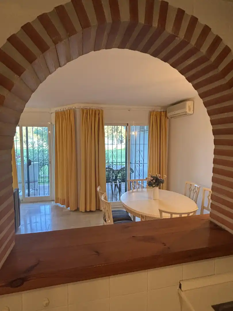 Piso de alquiler en Avenida de Francia, 2, Mijas Golf Comedor de Piso de alquiler en Mijas con Aire acondicionado, Calefacción y Jardín privado