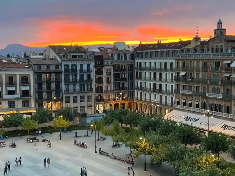 Wohnung zur Miete in Plaza del Castillo, 9, Casco Antiguo Außenansicht von Wohnung zur Miete in Pamplona / Iruña mit Heizung, Parkett und Möbliert