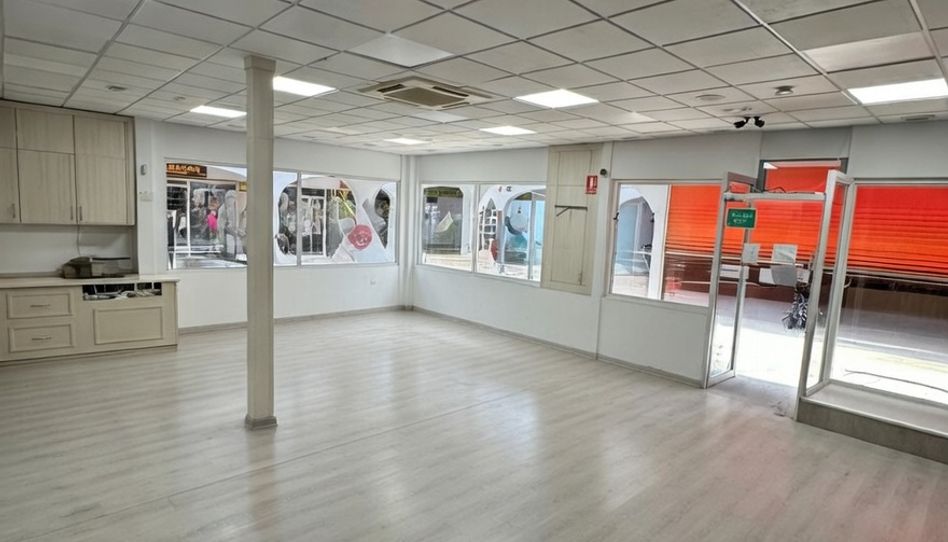 Commercial properties for sale in Calle Pablo Casals, 27, Fuentebella -San Felix - El Leguario, Parla - image 1 Photo 1 of Commercial properties for sale in Calle Pablo Casals, 27, Fuentebella -San Felix - El Leguario, Parla