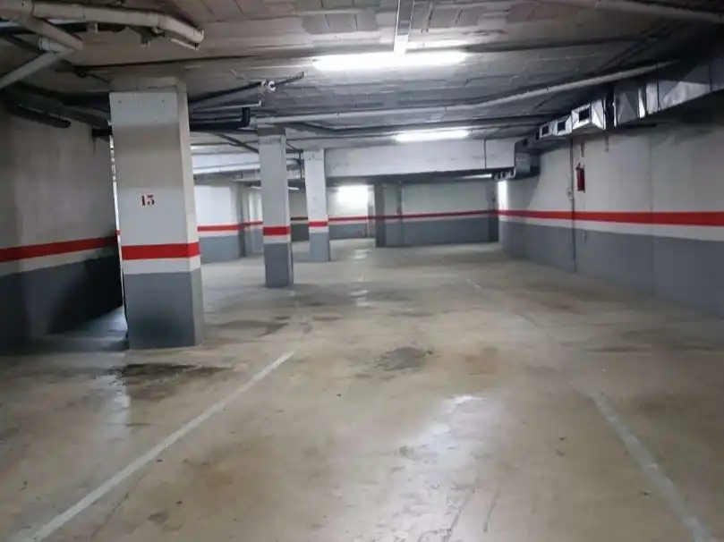 Parking de Piso en venta en Mataró con Aire acondicionado, Calefacción y Trastero