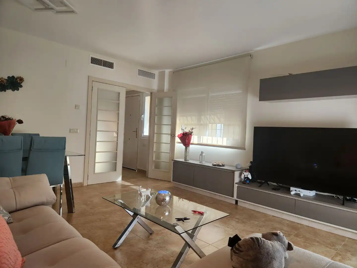Casa o xalet en venda a Calle Miguel de los Reyes, 4, Pinos de Alhaurín Sala d'estar de Casa o xalet en venda en Alhaurín de la Torre amb Aire condicionat, Calefacció i Jardí privat