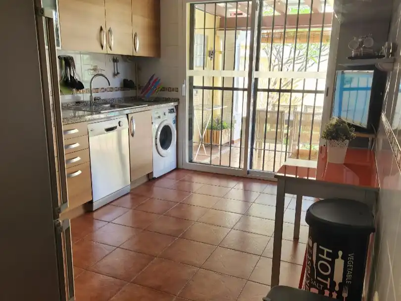 Casa o xalet en venda a Calle Miguel de los Reyes, 4, Pinos de Alhaurín Cuina de Casa o xalet en venda en Alhaurín de la Torre amb Aire condicionat, Calefacció i Jardí privat