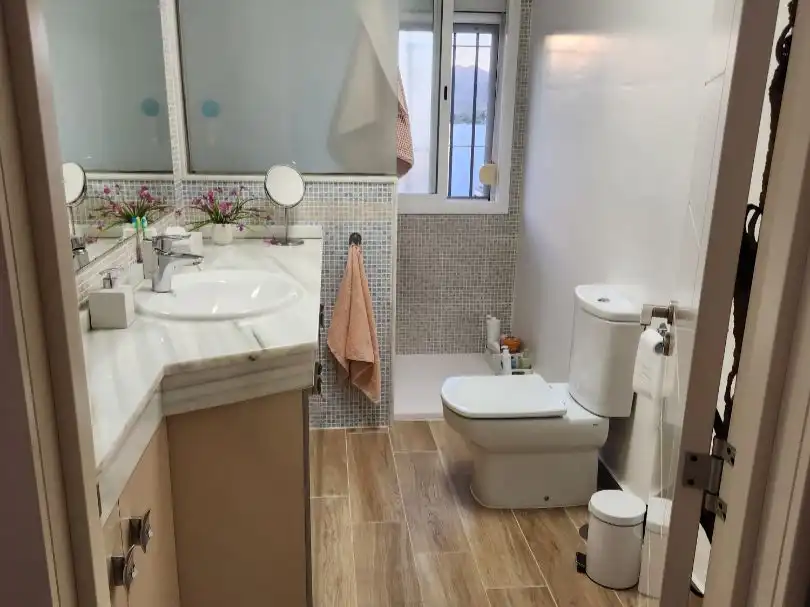 Casa o xalet en venda a Calle Miguel de los Reyes, 4, Pinos de Alhaurín Bany de Casa o xalet en venda en Alhaurín de la Torre amb Aire condicionat, Calefacció i Jardí privat
