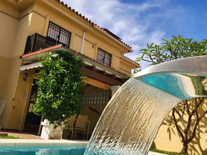 Casa o xalet en venda a Calle Miguel de los Reyes, 4, Pinos de Alhaurín Vista exterior de Casa o xalet en venda en Alhaurín de la Torre amb Aire condicionat, Calefacció i Jardí privat