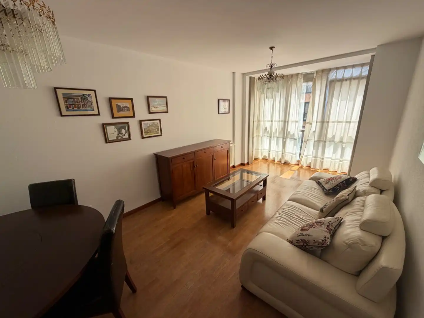 Piso de alquiler en Calle Víctor García de la Concha, 5, Villaviciosa - Amandi Sala de estar de Piso de alquiler en Villaviciosa con Calefacción, Parquet y Amueblado