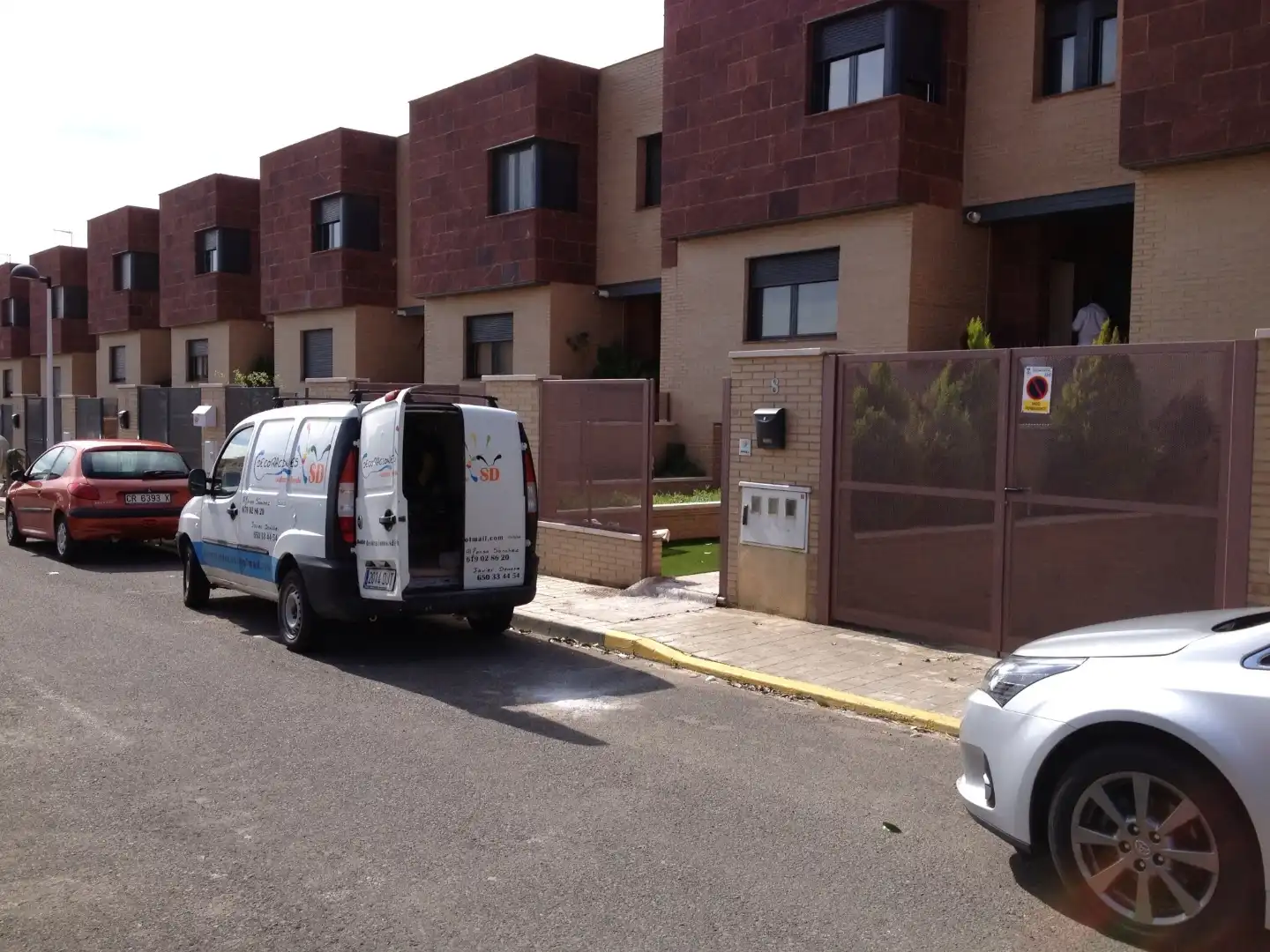 Detached homes for sale in Calle Torralba de Calatrava, 8, Larache Exterior view of Detached homes for sale in Ciudad Real with Air Conditioner, Heating and Private garden