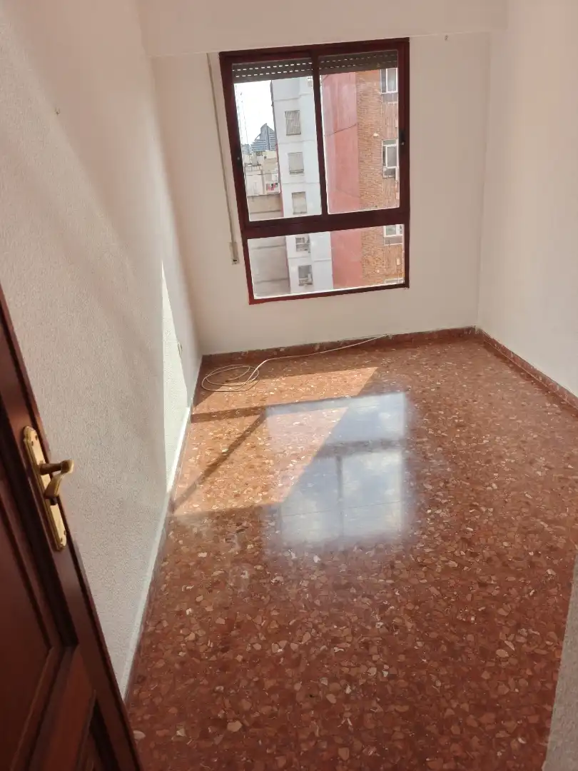 Piso de alquiler en Camí Vell de Xirivella, 68, Juzgados Habitación de Piso de alquiler en Mislata con Calefacción, Trastero y Amueblado