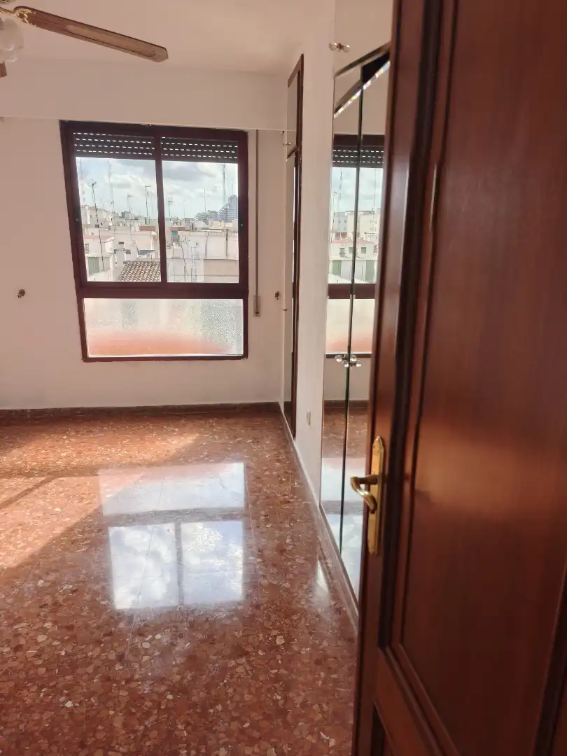 Piso de alquiler en Camí Vell de Xirivella, 68, Juzgados Terraza de Piso de alquiler en Mislata con Calefacción, Trastero y Amueblado