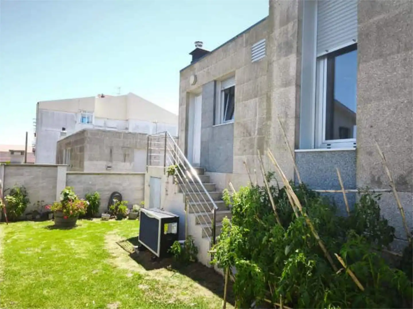 Casa o chalet en venta en Darbo Vista exterior de Casa o chalet en venta en Cangas con Calefacción, Jardín privado y Terraza