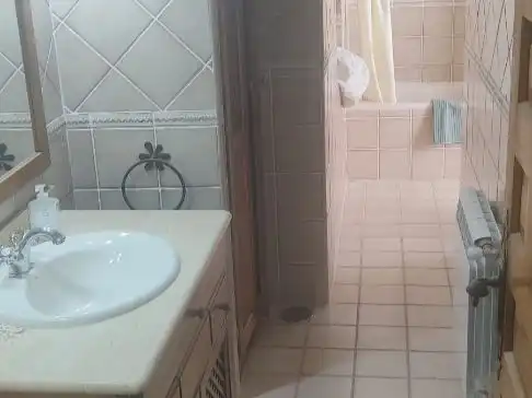 Piso en venta en Urbanización las Laderas, 13, El Tiemblo Baño de Piso en venta en El Tiemblo con Aire acondicionado, Calefacción y Jardín privado